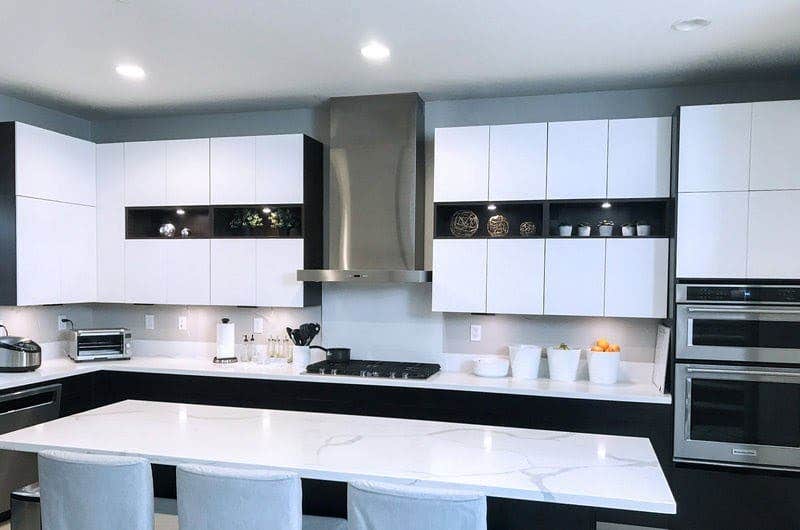 Ducted Range Hood with Chimney
