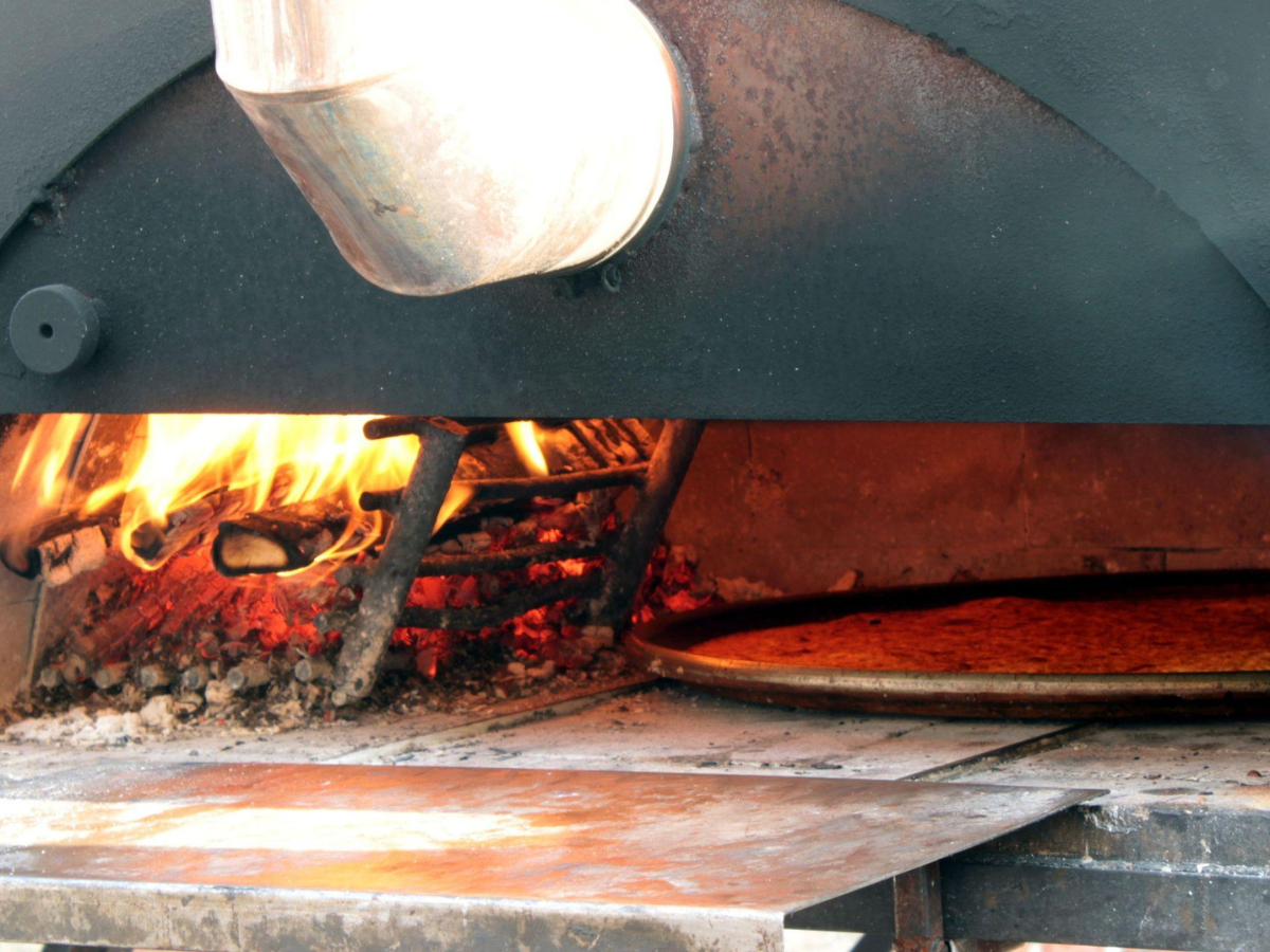 Large pizza oven with flame 