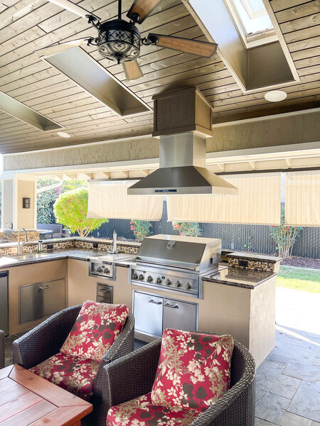 Outdoor range hood over grill - Must-Haves to Create a Beautiful Backyard Bar