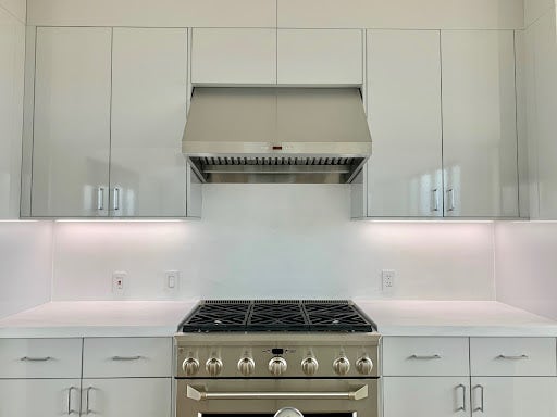 Modern PLJW 109 in white kitchen