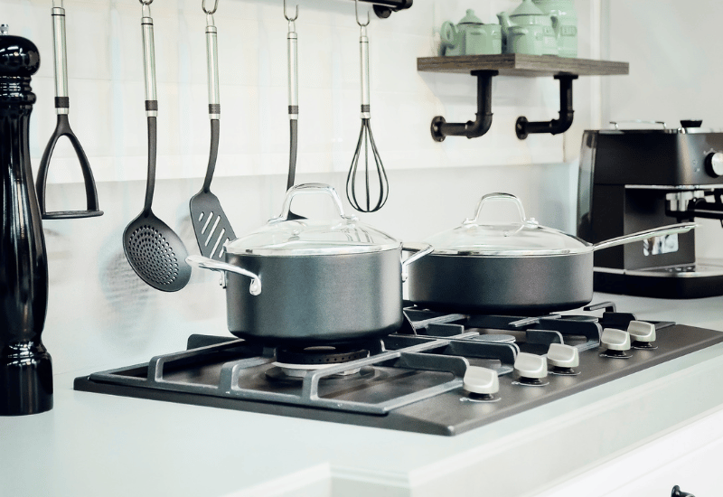 Kitchen accessories that you have to have on a stove top countertop