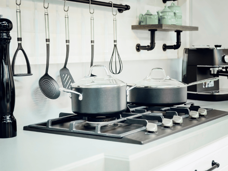 Kitchen accessories that you have to have on a stove top countertop